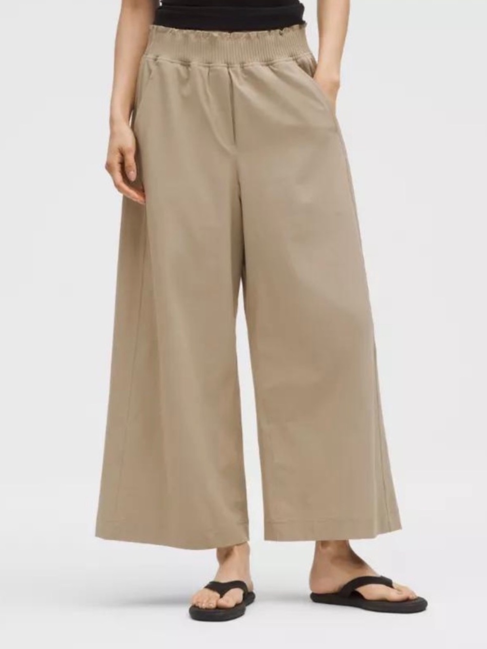 lululemon - Stretch Woven Ruffle Waist Wide Leg Cropped Pant - Sheer Oak - Med.